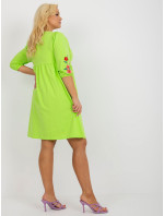 Limetkovo zelené šaty vo väčšej veľkosti s vyšívanými kvetmi