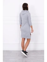 Šaty s dlhším chrbtom a farebnou potlačou šedej farby Šaty s dlhším chrbtom a farebnou potlačou šedej farby