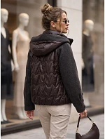 Kurtka damska pikowana z odpinanym kapturem brązowa model 22347621 - FashionStreet Kurtka damska pikowana z odpinanym kapturem brązowa model 22347621 - FashionStreet