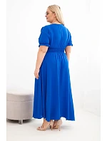 Dámske plus size šaty s véčkovým výstrihom a zopnutým pásom v chrpovej farbe