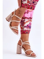 kožené sandály na podpatku Béžove model 21619797 - Boto