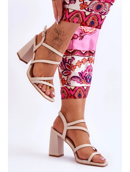 kožené sandály na podpatku Béžove model 21619797 - Boto