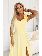 Elegantní večerní maxi šaty s rozparkem a růžemi  žluté model 22141510 - numoco