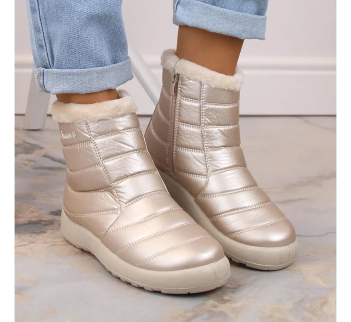 W béžové nepromokavé lakované sněhule model 20618264 - NEWS W béžové nepromokavé lakované sněhule model 20618264 - NEWS