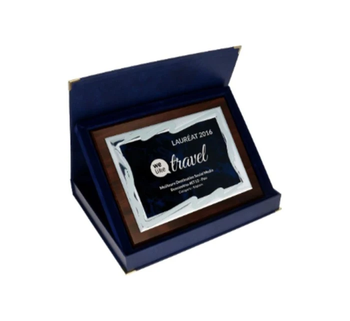 Plastový diplom s vygravírovaným kovovým štítkom + puzdro