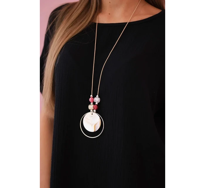 Mušelínová blúzka s náhrdelníkom čierna