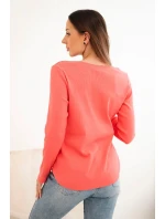 Dámska bavlnená blúzka s dlhými rukávmi a gombíkmi vo výstrihu malinová