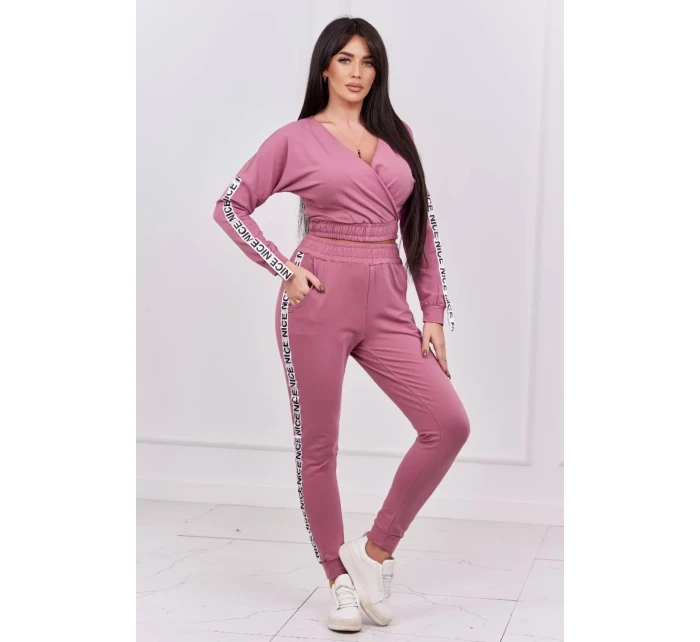 Sada s ozdobnými stuhami tmavo ružová