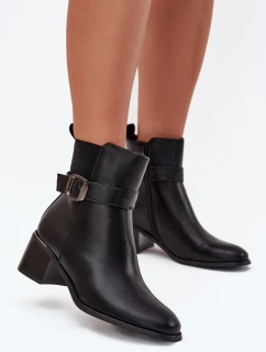 Zateplené dámské boty na podpatku s páskem a přezkou černé model 21706936 - Boto