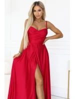 model 22015478 Dlouhé společenské šaty bez ramínek s rozparkem na nohou červené - numoco basic
