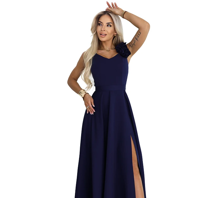model 22043331 Elegantní večerní maxi šaty s rozparkem a růžemi tmavě modré - numoco