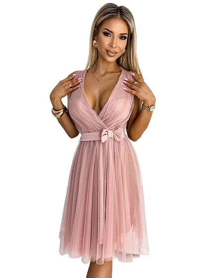 dámské šaty ve špinavě růžové barvě s výstřihem a model 19579214 - numoco basic dámské šaty ve špinavě růžové barvě s výstřihem a model 19579214 - numoco basic