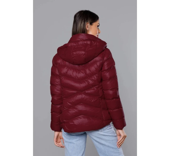 Dámska krátka zimná bunda v čerešňovej farbe (23066-7)