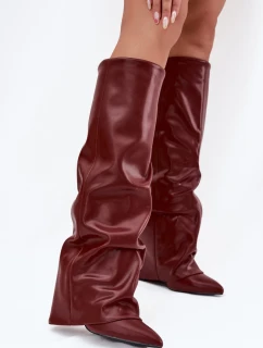 Zateplené dámské kozačky s  lemem na podpatku bordó model 21707797 - Boto