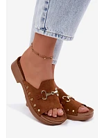 Semišové dámské pantofle model 22182191 Camel - Inblu Semišové dámské pantofle model 22182191 Camel - Inblu