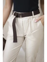 Voskované nohavice s opaskom béžovej farby