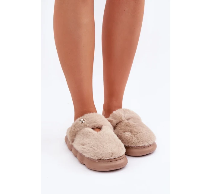 Papuče z umelej kožušiny s malou brošňou Dark Beige Primaria