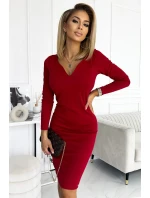 ANGELA - Klasické dámske šaty vo vínovej bordovej farbe s výstrihom a dlhými rukávmi 403-2 ANGELA - Klasické dámske šaty vo vínovej bordovej farbe s výstrihom a dlhými rukávmi 403-2