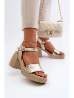 model 21655608 Dámské Kožené Sandály Na Klínu Zlaté - Zazoo