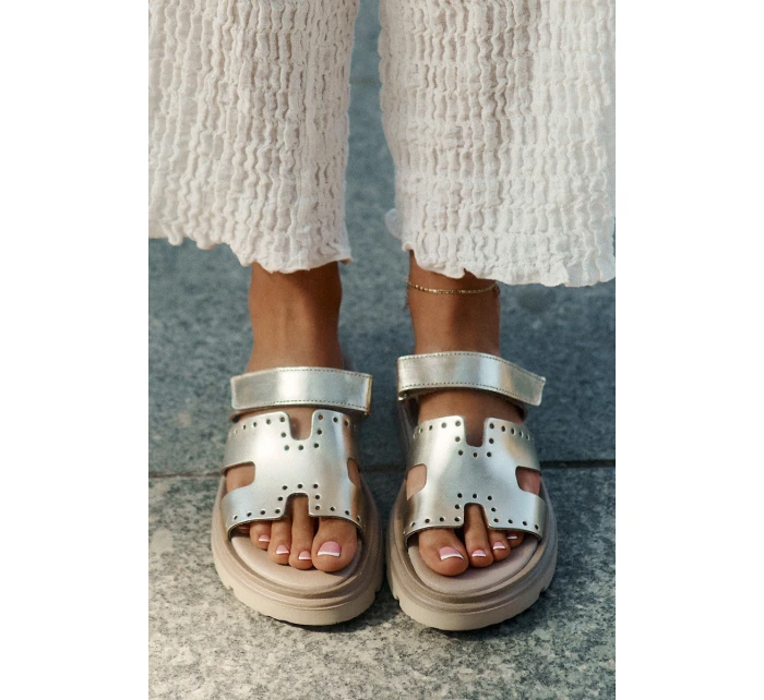 Klapki Damskie Z Naturalnej Skóry Na Platformie Zazoo 40440 Złote