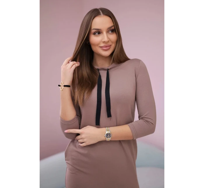 Šaty s viazaným moka výstrihom Šaty s viazaným moka výstrihom