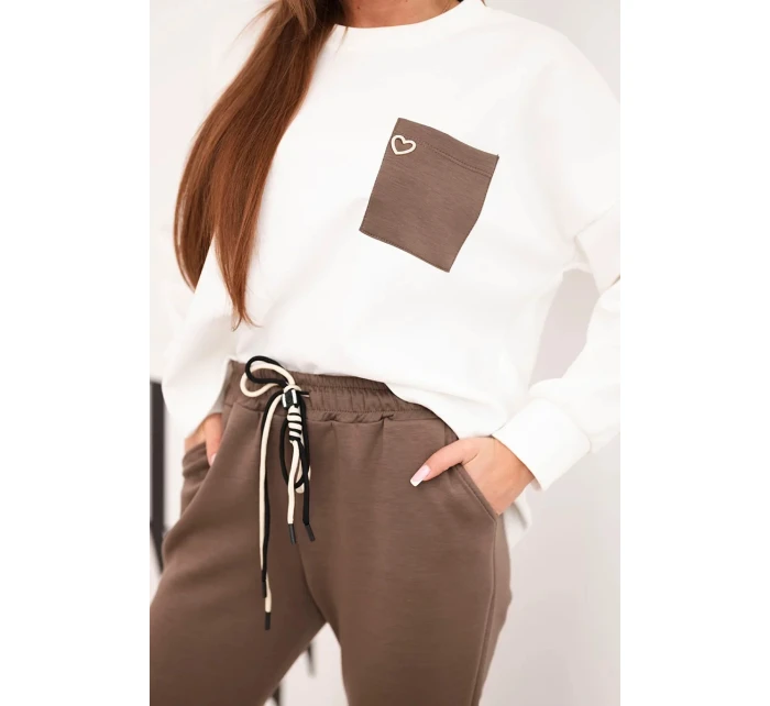 Dámský komplet máslový s kontrastní kapsou fango Dámský komplet máslový s kontrastní kapsou fango