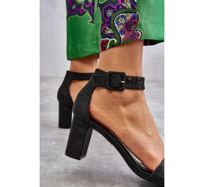 Lesklé sandály na podpatku Černé model 21608002 - Boto Lesklé sandály na podpatku Černé model 21608002 - Boto