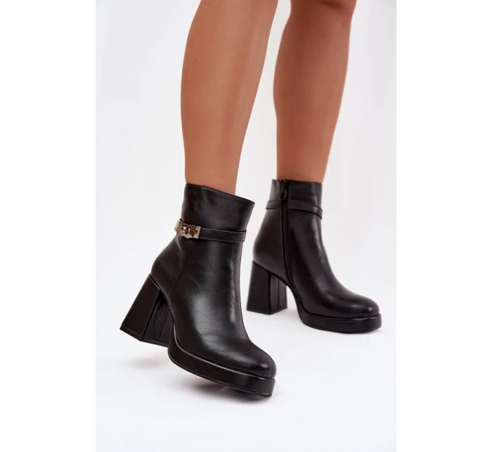 Zateplené dámské kotníkové boty na podpatku s ozdobnou páskou černé Giordina Zateplené dámské kotníkové boty na podpatku s ozdobnou páskou černé Giordina