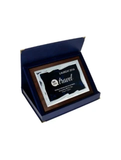 Plastový diplom s vygravírovaným kovovým štítkom + puzdro