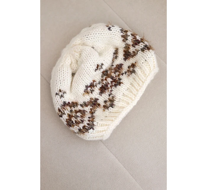 Dámská zimní vlněná čepice s ozdobnými krystalky K399 černá