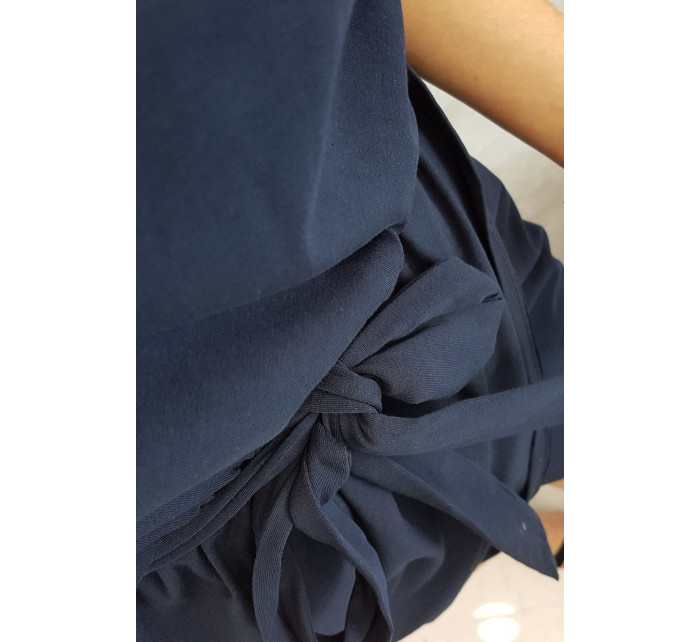 Šaty s obálkovým spodným dielom v tmavo modrej farbe