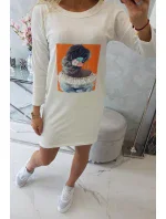 Šaty s 3D v barvě ecru model 18744132 - K-Fashion Šaty s 3D v barvě ecru model 18744132 - K-Fashion