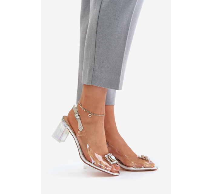 Průhledné sandály s broží na sloupku model 21675908 stříbrné - S.Barski Průhledné sandály s broží na sloupku model 21675908 stříbrné - S.Barski