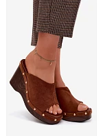 Dámské sandály na platformě z imitace semiše zlaté Camel model 22125747 - Boto