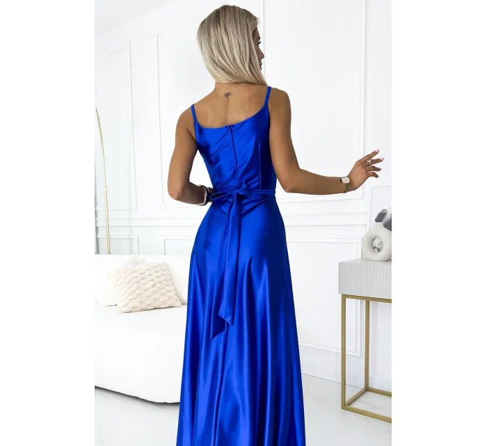 Elegantní dlouhé dámské saténové šaty v chrpové barvě s výstřihem a rozparkem na noze model 19405269 - numoco