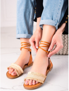 Klasické hnedé dámske sandále bez podpätku
