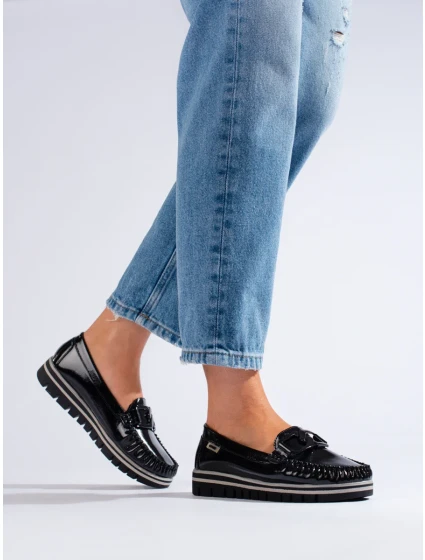 Zaujímavé čierne dámske mokasíny na platforme