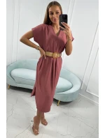 Šaty s ozdobným pásom tmavoružové