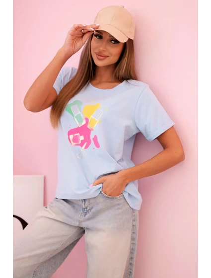 Dámska bavlnená blúzka s krátkymi rukávmi a farebnou potlačou modrá Dámska bavlnená blúzka s krátkymi rukávmi a farebnou potlačou modrá