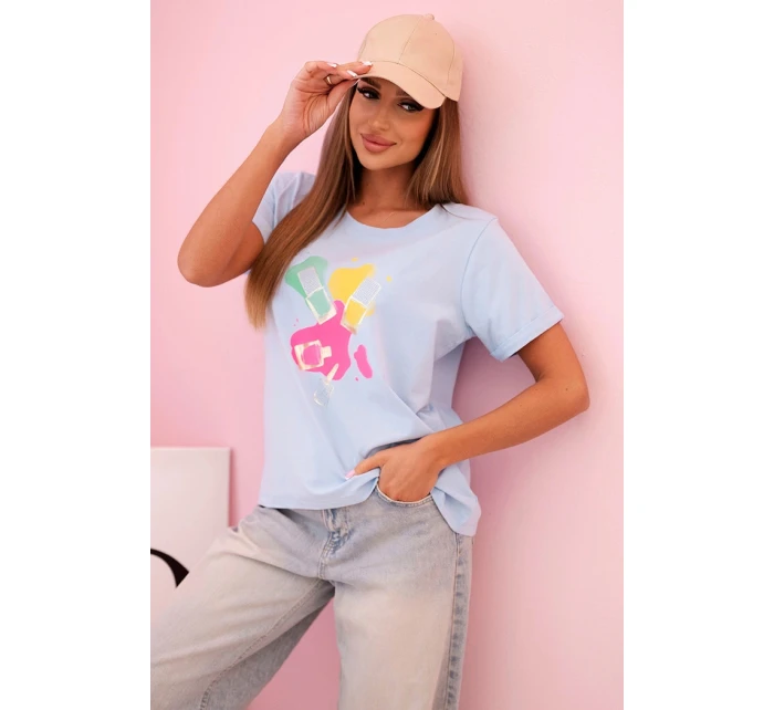 Dámska bavlnená blúzka s krátkymi rukávmi a farebnou potlačou modrá Dámska bavlnená blúzka s krátkymi rukávmi a farebnou potlačou modrá