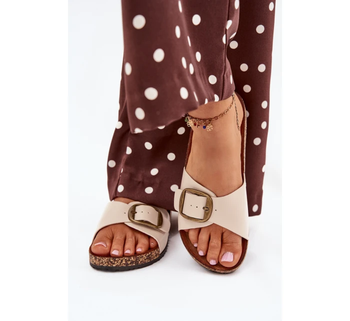 Dámské sandály na korkové platformě s přezkou béžové model 21704200 - Boto Dámské sandály na korkové platformě s přezkou béžové model 21704200 - Boto