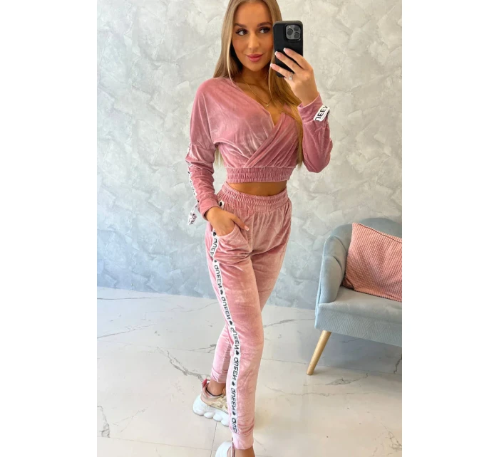 Velurová souprava s nápisem Queen dark powder pink Velurová souprava s nápisem Queen dark powder pink