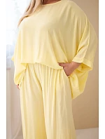 Dámský komplet Plus Size z viskózy se širokými kalhotami a halenkou žlutý Dámský komplet Plus Size z viskózy se širokými kalhotami a halenkou žlutý