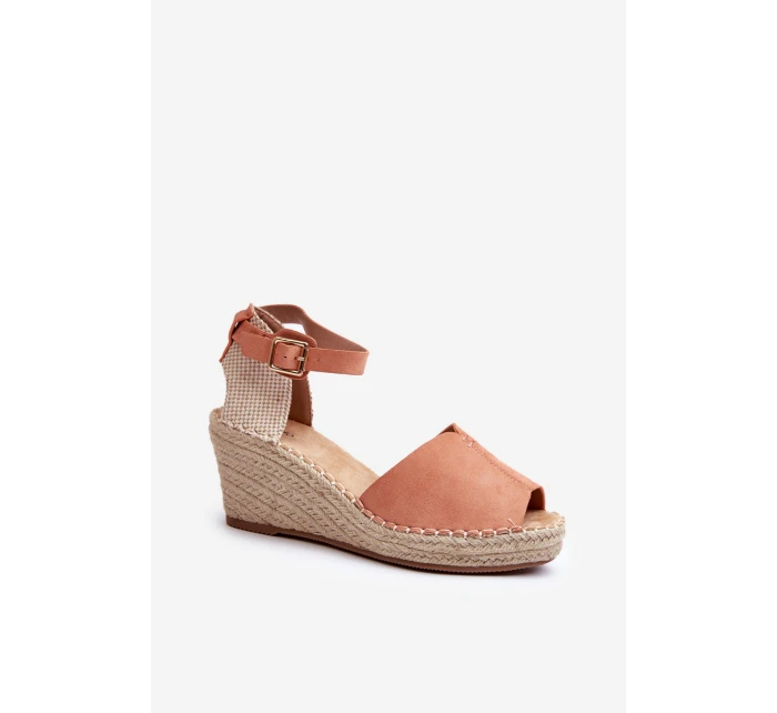 Pohodlné dámské sandály na klínu Světle růžová model 21585415 - EVENTO