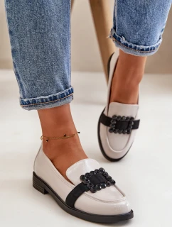 Lakierowane Mokasyny Damskie Z Ozdobą Jasnoszare Vinceza 58389