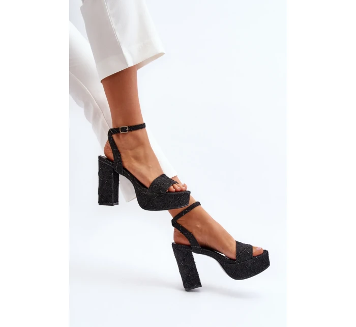 Sandále na podpätku model 194142 Vykročte štýlovo