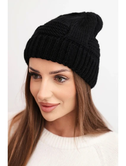 Dámska akrylová zimná čiapka s ozdobným úpletom K462 čierna