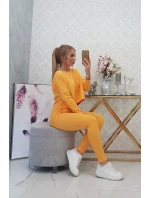 Souprava s oversize halenkou hořčicové barvy