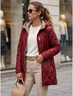 Kurtka damska przejściowa pikowana z kapturem bordowy model 22342158 - FashionStreet Kurtka damska przejściowa pikowana z kapturem bordowy model 22342158 - FashionStreet