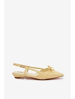 Dámské sandály z umělé kůže na nízkém podpatku model 22107051 - Boto Dámské sandály z umělé kůže na nízkém podpatku model 22107051 - Boto